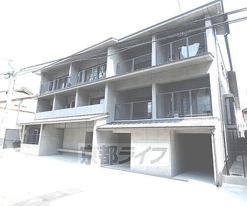 京都府京都市北区衣笠街道町  3階建