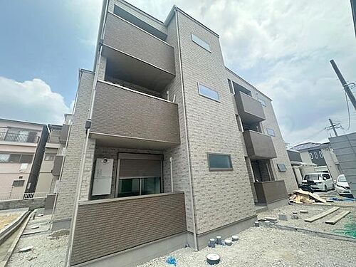 大阪府吹田市岸部北３丁目  3階建