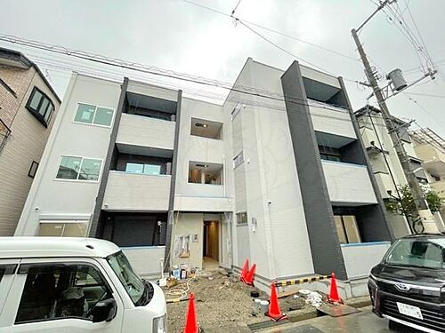 大阪府吹田市泉町１丁目 築1年未満 3階建
