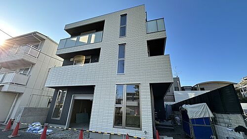 兵庫県西宮市甲子園三保町 築2年 3階建