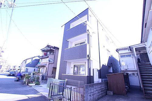 兵庫県尼崎市久々知２丁目 築3年10ヶ月 3階建