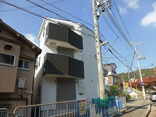 兵庫県神戸市中央区楠町８丁目 築9年3ヶ月 3階建