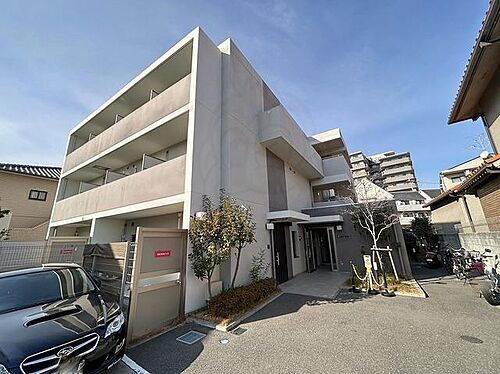 兵庫県西宮市桜谷町 築11年 3階建