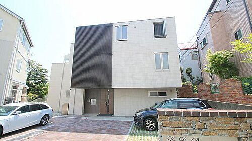 兵庫県芦屋市翠ケ丘町 築8年1ヶ月 3階建