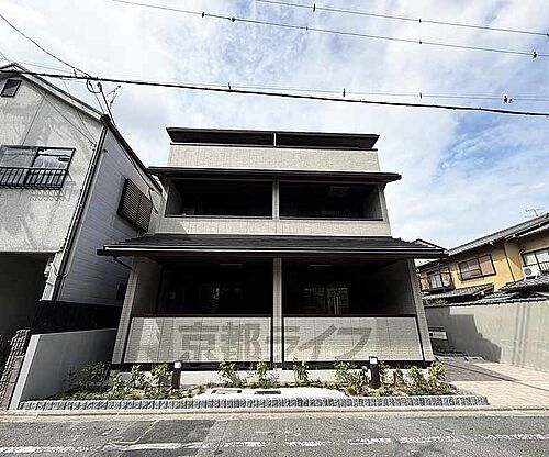 京都府京都市伏見区新町１１丁目 3階建 