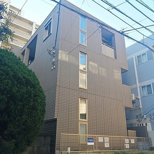 ＣＲＥＳＴ　ＣＯＵＲＴ 3階建