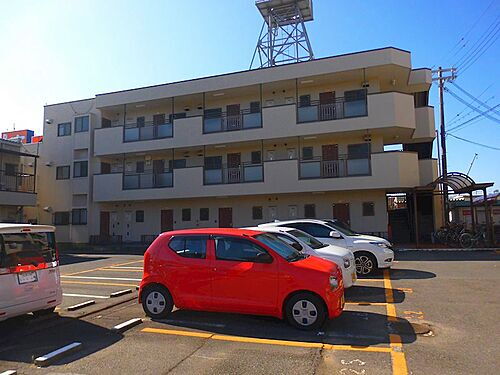 滋賀県近江八幡市白鳥町 3階建