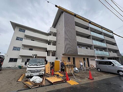 京都府京都市山科区椥辻番所ケ口町 5階建 