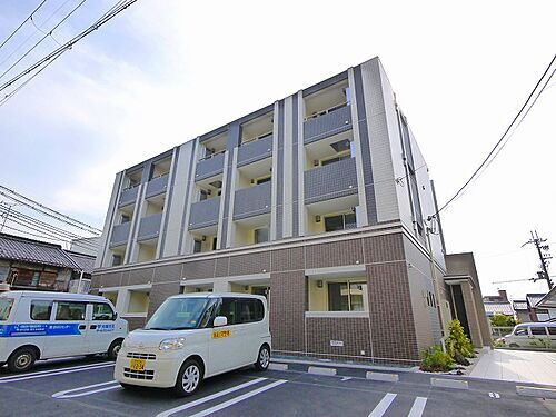 奈良県天理市川原城町 4階建 