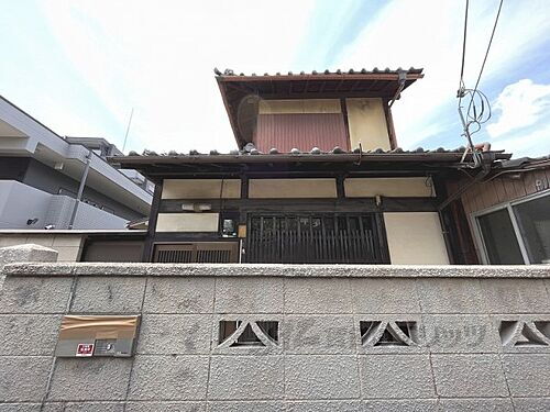 京都府京都市南区東九条西札辻町 2階建