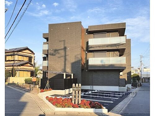 京都府向日市寺戸町飛龍 3階建 