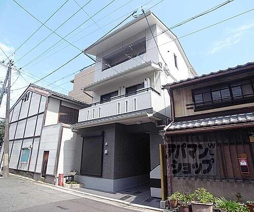 京都府京都市左京区新丸太町 3階建 築10年3ヶ月