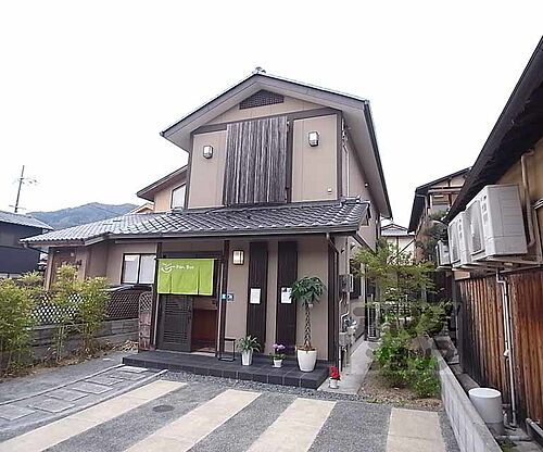 京都府京都市右京区嵯峨釈迦堂門前南中院町 築15年6ヶ月 2階建