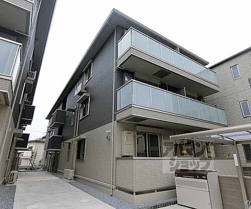 京都府京都市右京区太秦和泉式部町 3階建 築3年9ヶ月