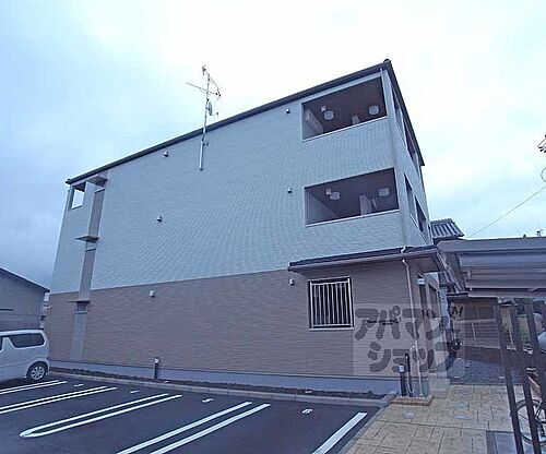 京都府京都市伏見区羽束師菱川町 築5年9ヶ月 3階建