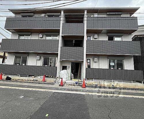 京都府京都市右京区西院松井町 3階建 