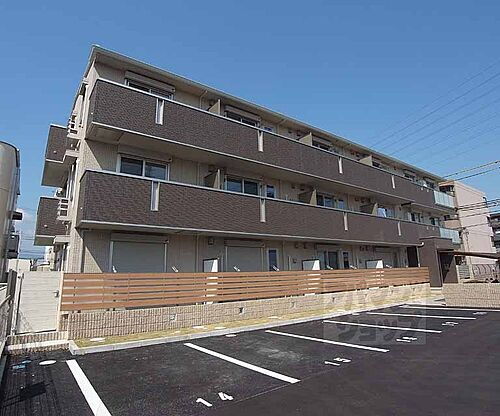 京都府京都市伏見区下鳥羽中円面田町 築11年10ヶ月 3階建