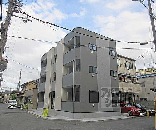 京都府京都市伏見区桃山町弾正島 築3年3ヶ月 3階建