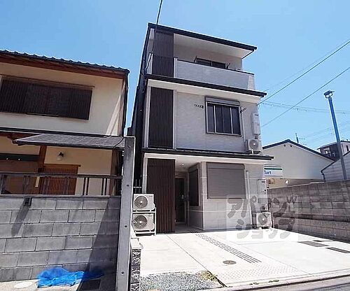 京都府京都市上京区新白水丸町 築9年3ヶ月 3階建