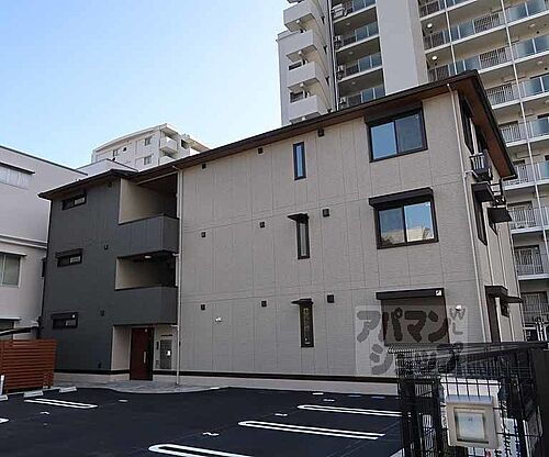 京都府京都市下京区西七条八幡町  3階建