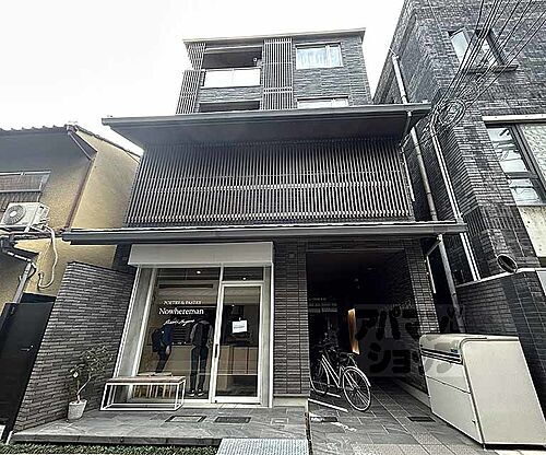 京都府京都市下京区高倉通高辻下る葛籠屋町 築7年6ヶ月 4階建