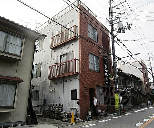 京都府京都市北区上賀茂坂口町 3階建