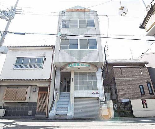 京都府京都市左京区仁王門通新高倉東入北門前町 築33年10ヶ月 3階建