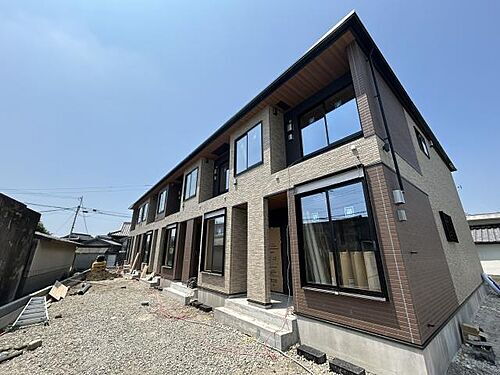 兵庫県姫路市花田町勅旨 2階建 
