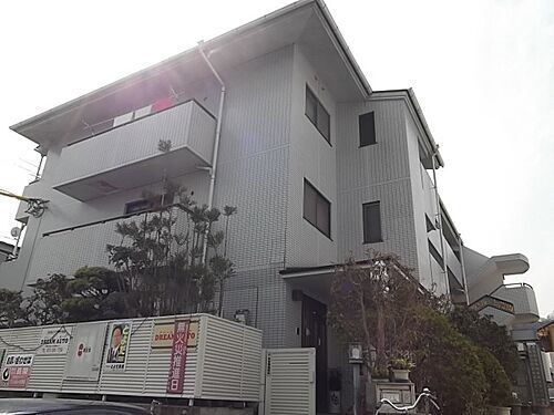 京都府京都市山科区上花山講田町 3階建