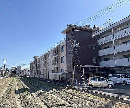 京都府向日市寺戸町瓜生 3階建