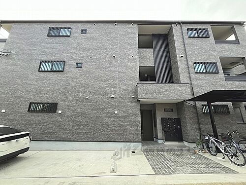 京都府京都市山科区厨子奥尾上町 3階建