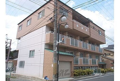 京都府京都市伏見区深草北鍵屋町 地上3階地下1階建