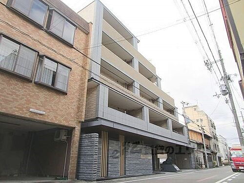 京都府京都市中京区鏡屋町 5階建