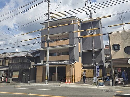 京都府京都市東山区毘沙門町  4階建