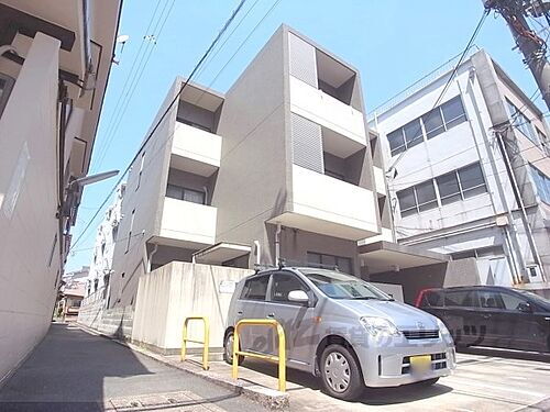 京都府京都市上京区五辻通浄福寺西入一色町 3階建