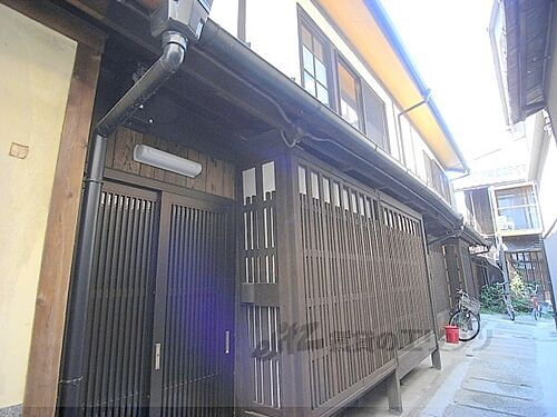 京都府京都市下京区仏光寺通油小路東入木賊山町 築46年10ヶ月 2階建