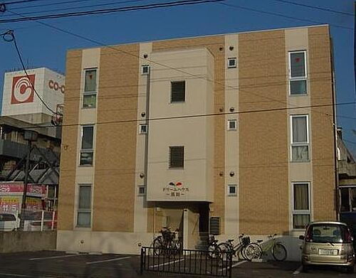 山形県山形市桜田東４丁目 3階建