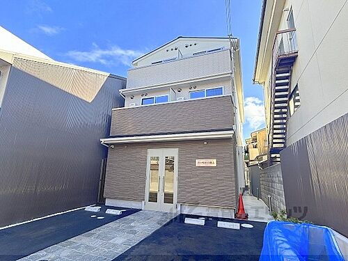 京都府京都市東山区本町９丁目 築1年5ヶ月 3階建