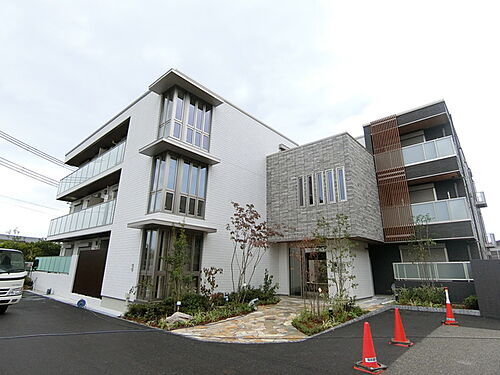兵庫県明石市東朝霧丘 3階建