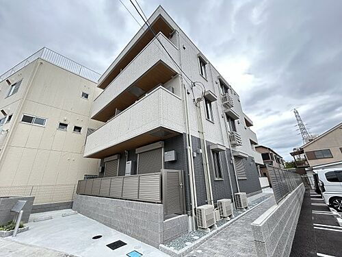 兵庫県尼崎市立花町１丁目 築1年3ヶ月 3階建