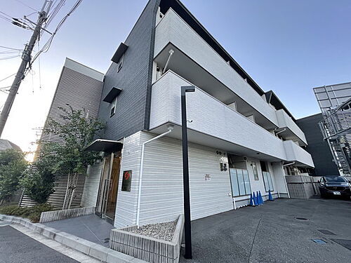 兵庫県尼崎市御園２丁目 築8年10ヶ月 3階建