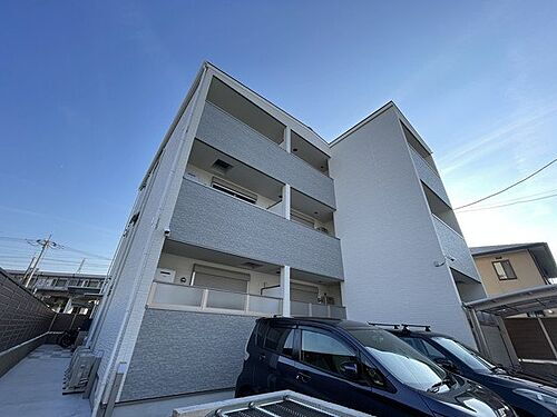 兵庫県尼崎市猪名寺２丁目 築3年6ヶ月 3階建