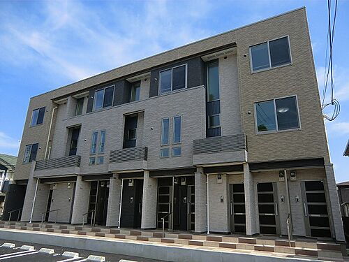 兵庫県伊丹市下河原１丁目 築11年6ヶ月 3階建