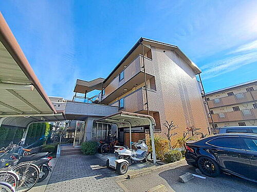 兵庫県川西市南花屋敷１丁目 築26年10ヶ月 3階建