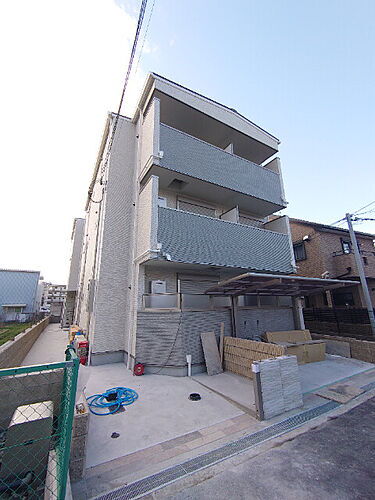 大阪府池田市神田１丁目 築2年1ヶ月 3階建