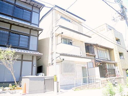京都府京都市南区戒光寺町 築11年1ヶ月 3階建