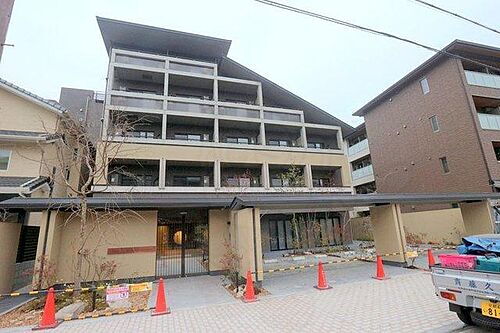 京都府京都市左京区岡崎成勝寺町 築6年1ヶ月 5階建