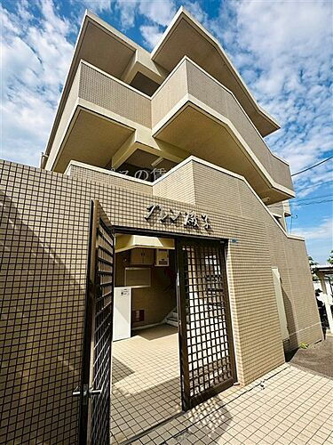 神奈川県横浜市磯子区磯子６丁目 3階建