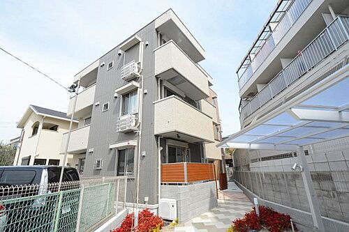 兵庫県西宮市笠屋町 3階建