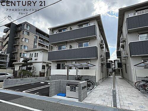 兵庫県西宮市常磐町 3階建 